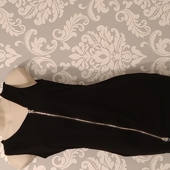 Asymmetrical Black Dress with Zipper Detail - Picture 4 of 4